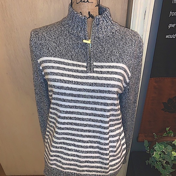 Karen Scott Sweaters - 🎉HP🎉Karen Scott gray striped sweater